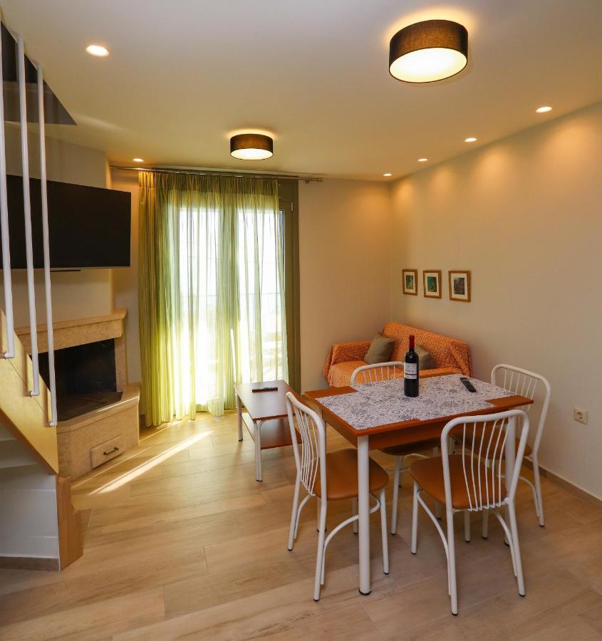 East & West Seaside Apartments Gialtra Zewnętrze zdjęcie